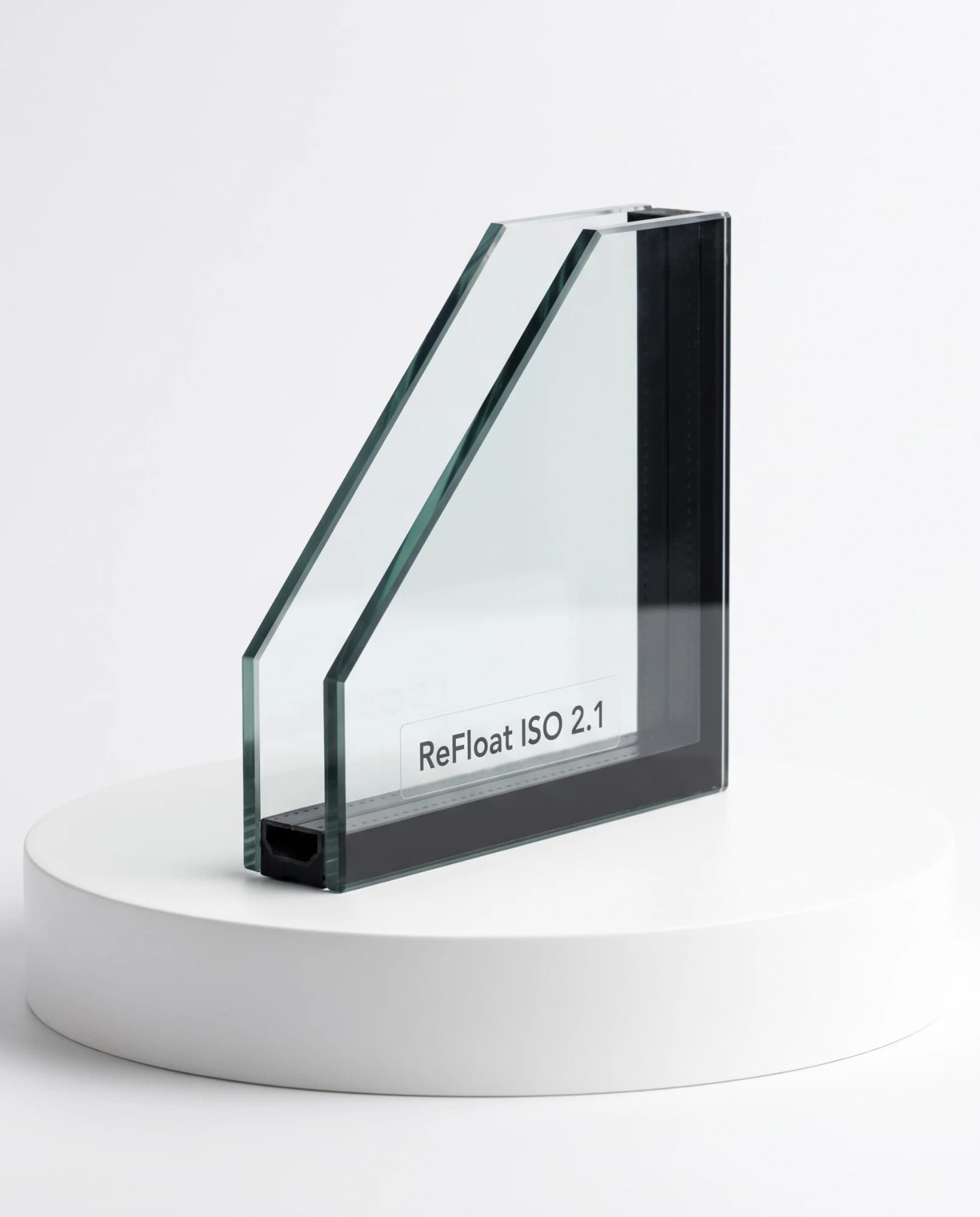 ReFloat ISO 2.1 – 2-fach: außen die wiederverwendete Scheibe, innen neues Floatglas mit Beschichtung – frei konfigurierbar.